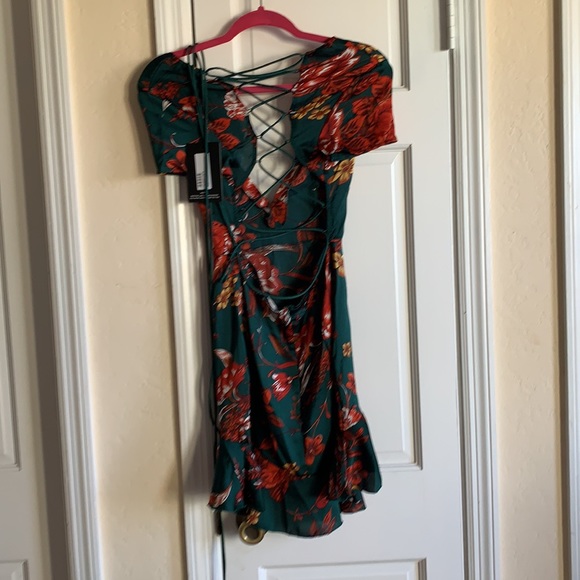 Floral flirty dress from Pretty Little Thing. Size 4. NWT - Picture 3 of 7